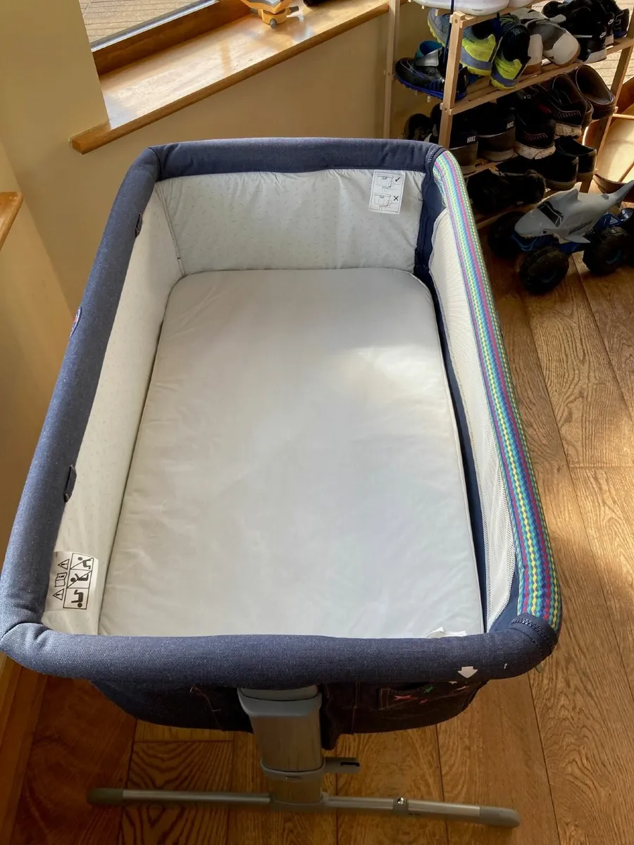 Chicco Next2Me Bedside Crib Denim - Image 3
