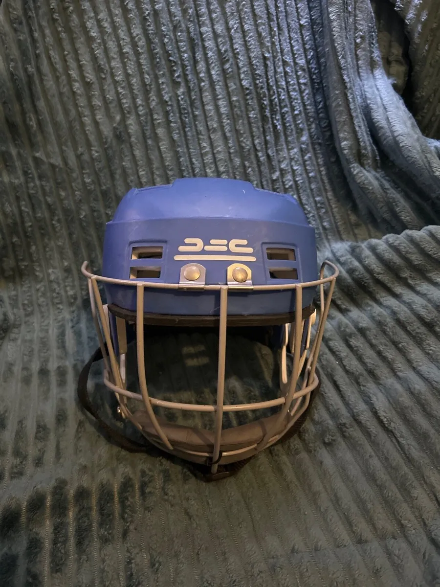 Hurling helmet - Image 1