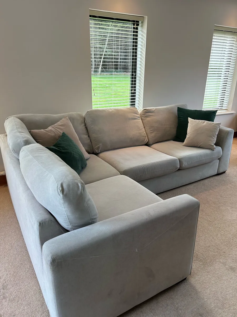 Grey corner couch - Image 1