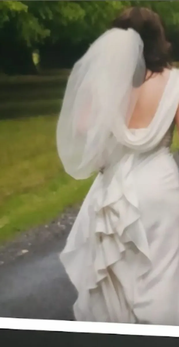 Wedding dress - Image 3