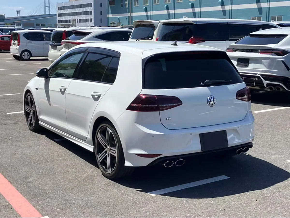 Volkswagen Golf R 2.0 PETROL 4WD AUTOMATIC, FULL L - Image 3