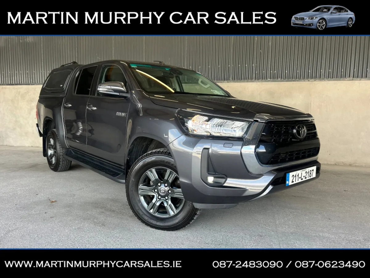 Toyota Hilux 2.8 DOUBLE CAB SR5 * LOW KMS * - Image 1