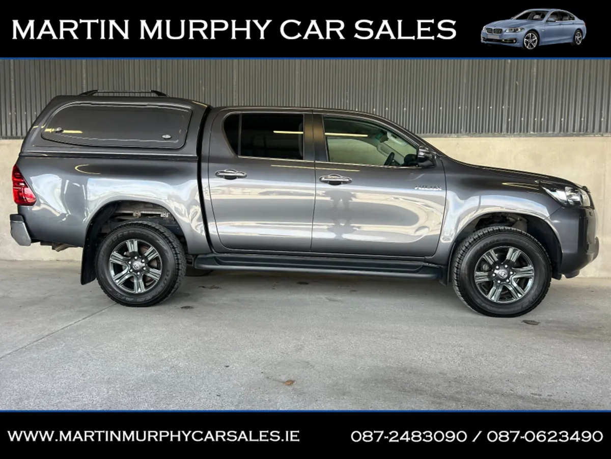 Toyota Hilux 2.8 DOUBLE CAB SR5 * LOW KMS * - Image 2