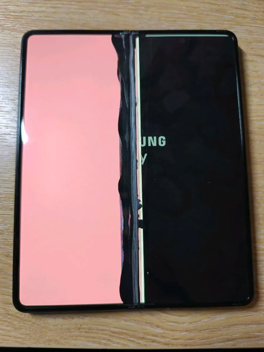 Samsung fold 3 damaged - Image 2