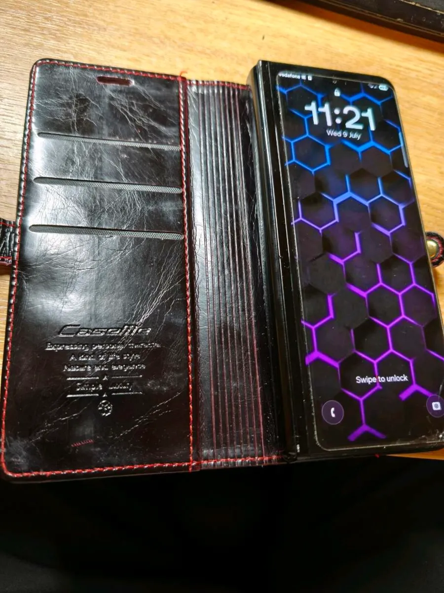 Samsung fold 3 damaged - Image 4