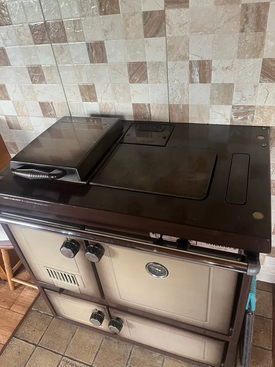 Stanley de-luxe 90 solid fuel range - Image 3
