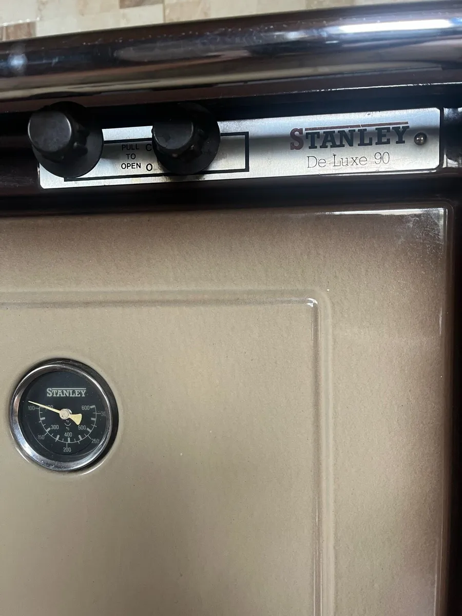 Stanley de-luxe 90 solid fuel range - Image 4