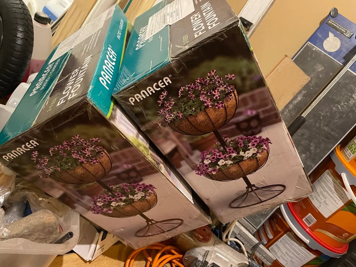 2 new in box planting basket stands - Image 3