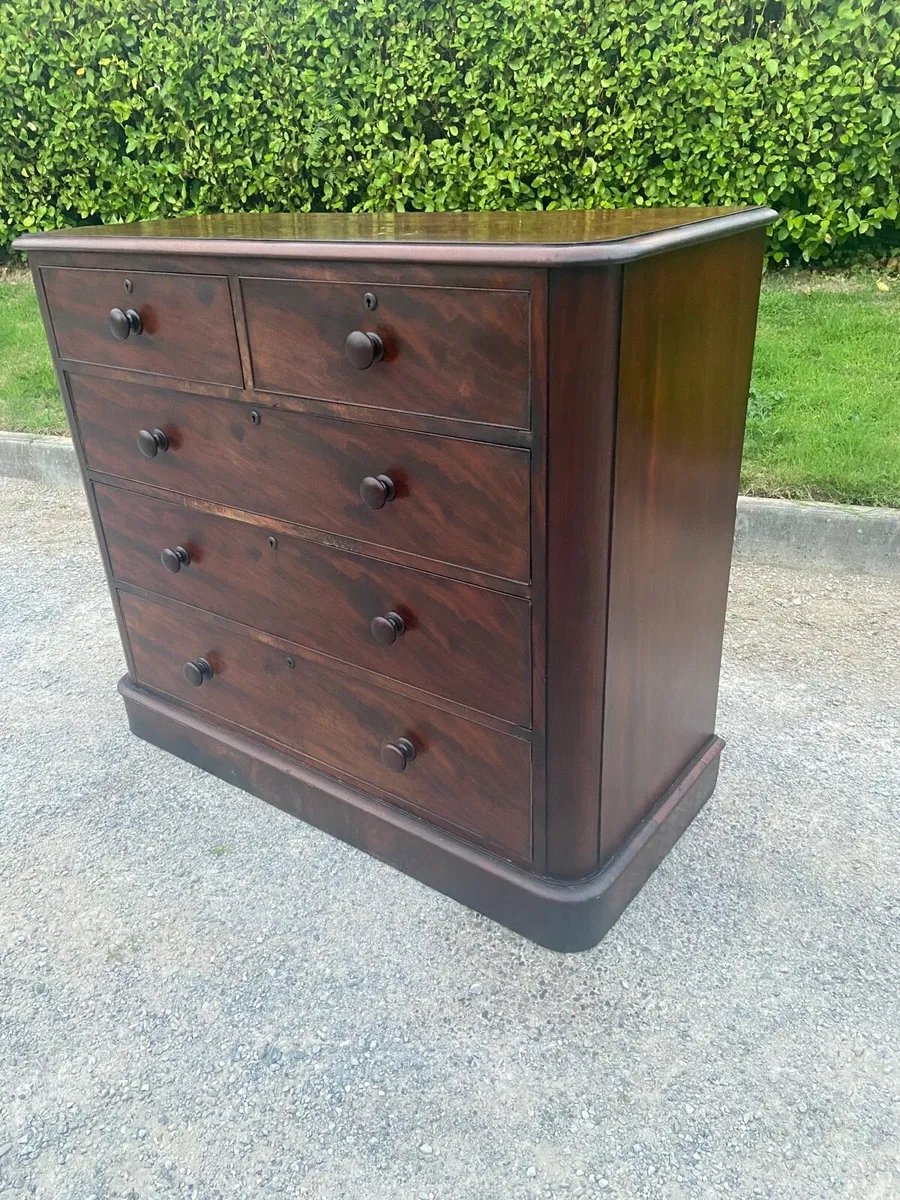 Victorian Scottish flamed mahogany dresser - Image 1