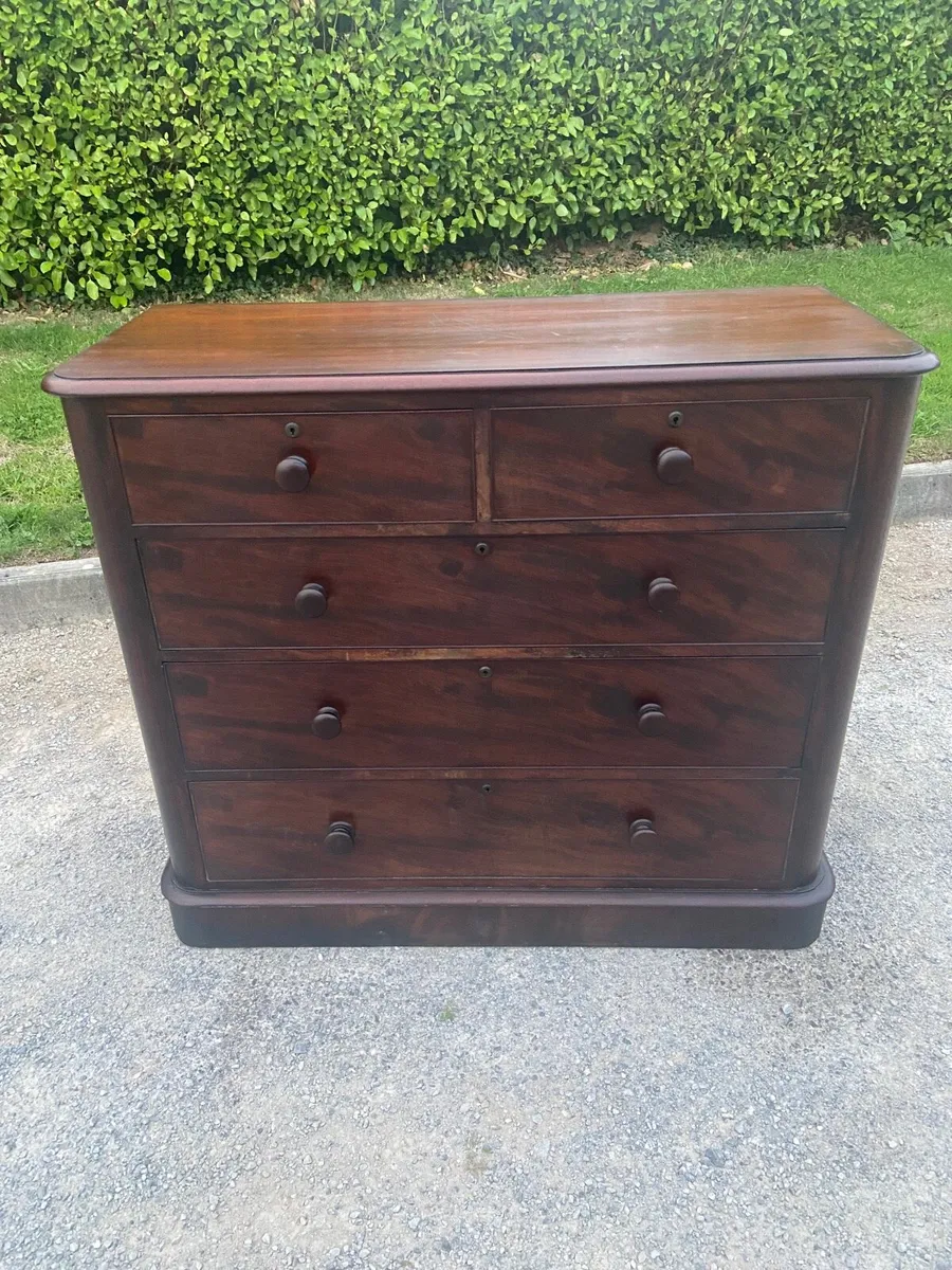 Victorian Scottish flamed mahogany dresser - Image 2