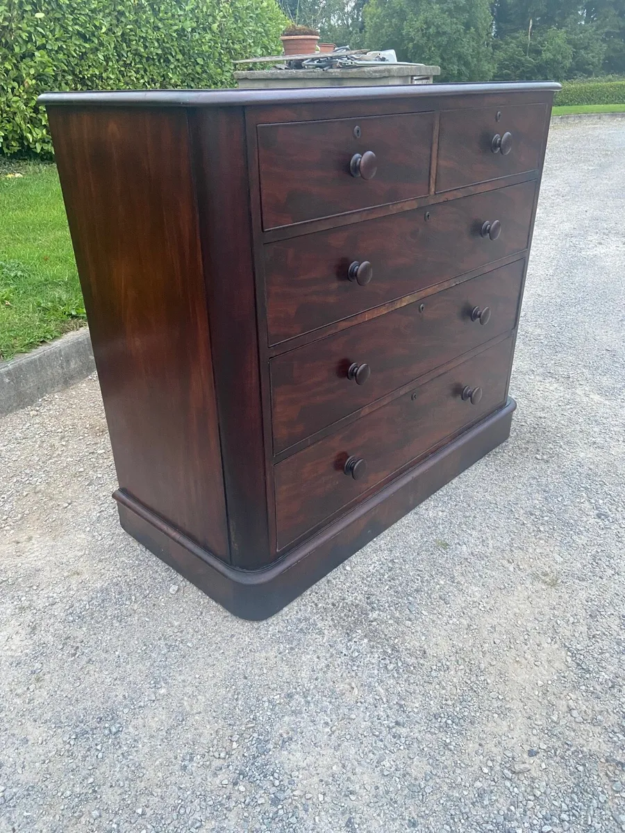 Victorian Scottish flamed mahogany dresser - Image 3