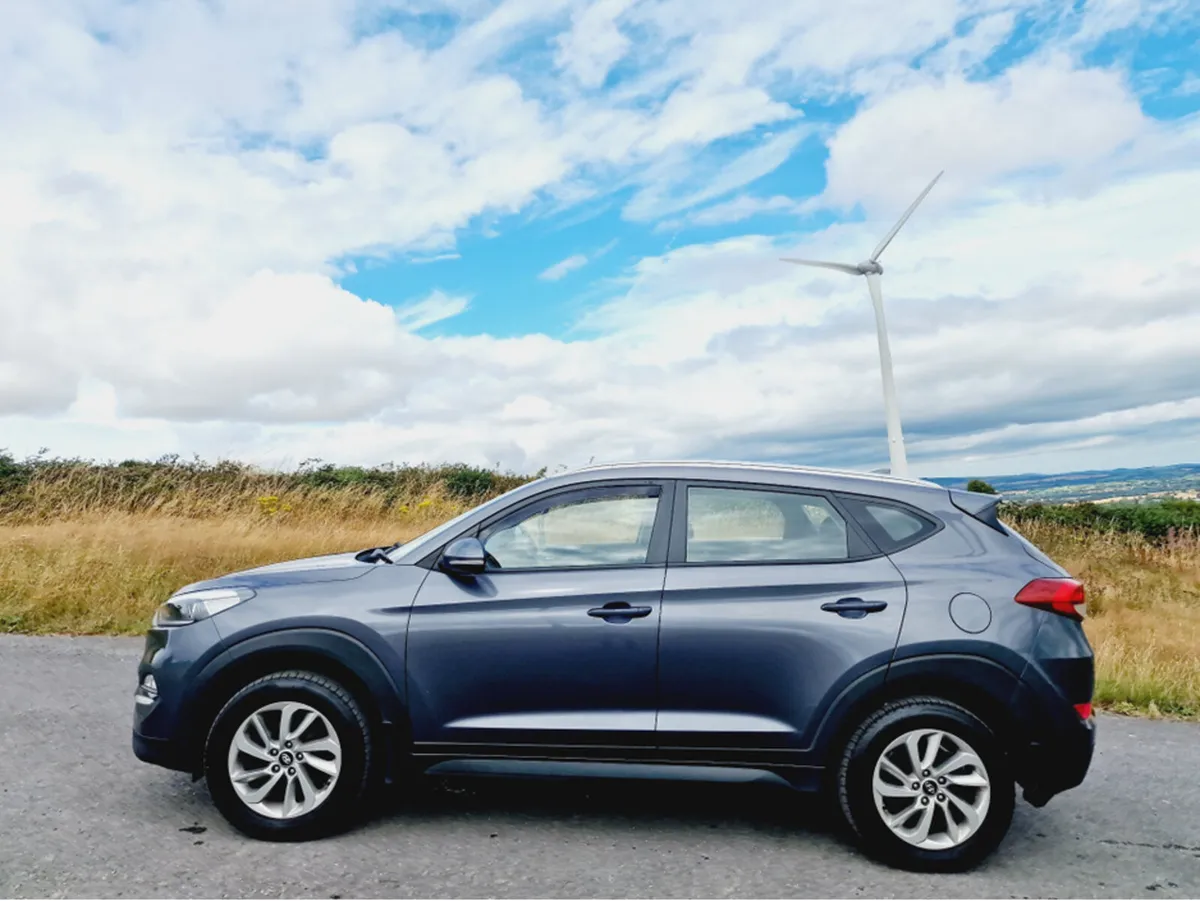 Hyundai Tucson 1.7 CRDI SE NAV BL/DR 5 5DR - Image 2