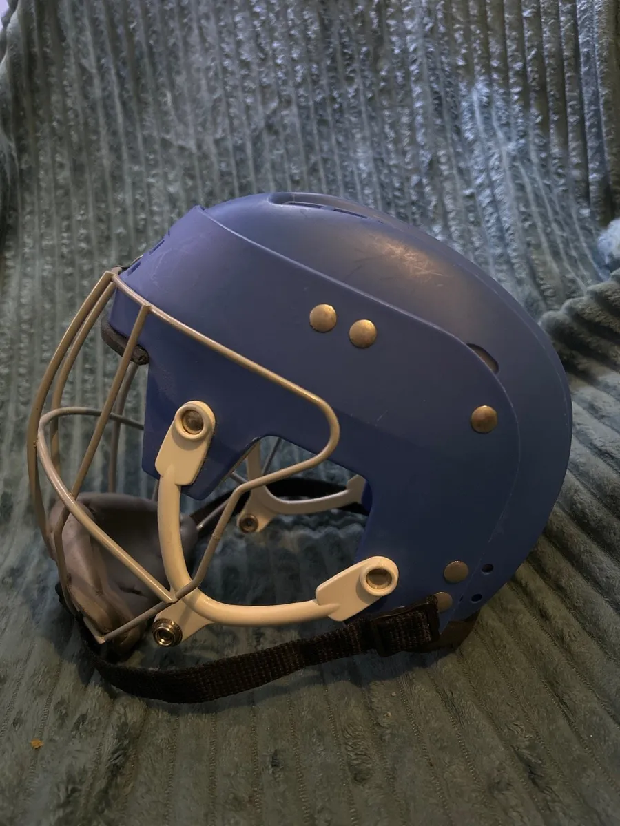 Hurling helmet - Image 4