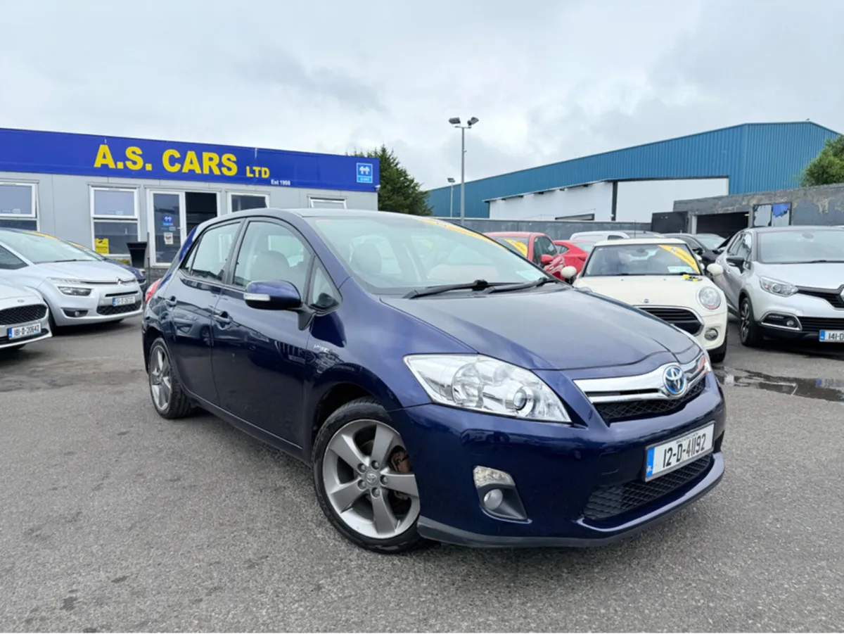 Toyota Auris AUTOMATIC HYBRID 5DR - Image 2