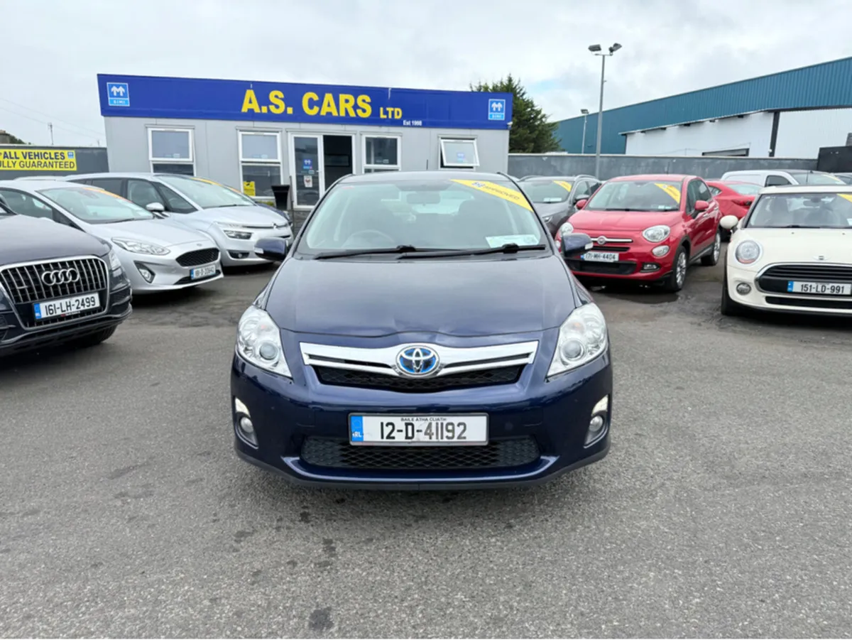 Toyota Auris AUTOMATIC HYBRID 5DR - Image 3