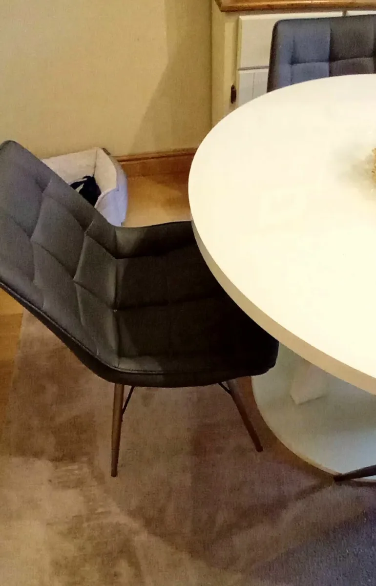 Kitchen table - Image 2