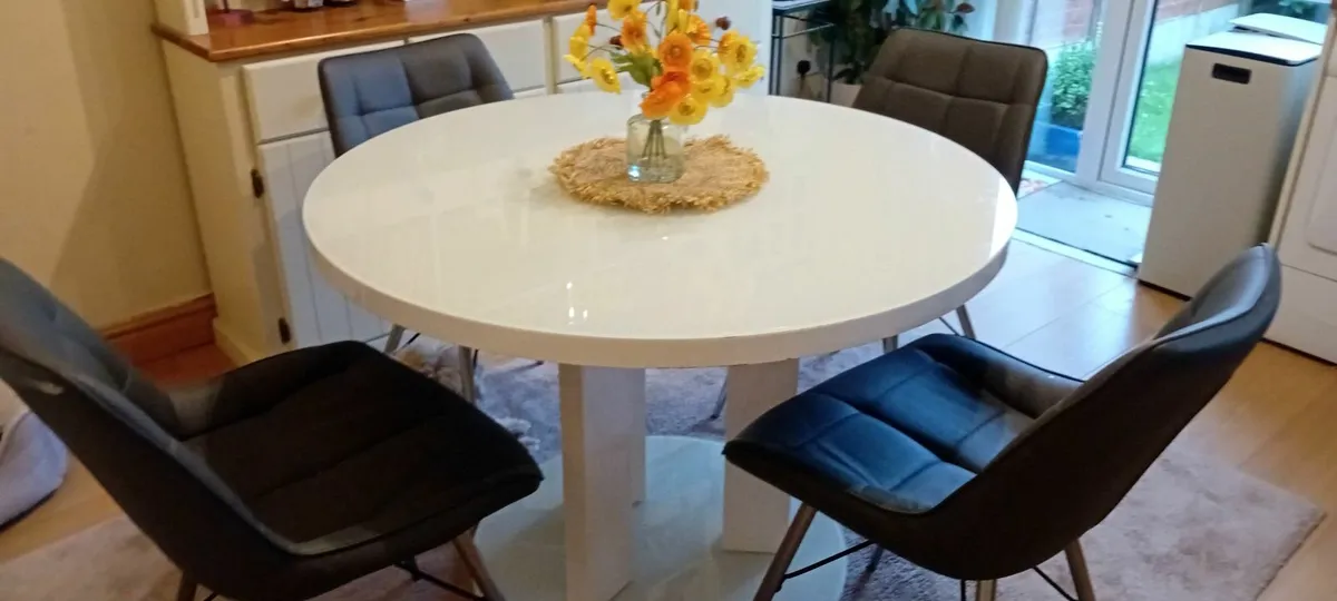 Kitchen table - Image 3