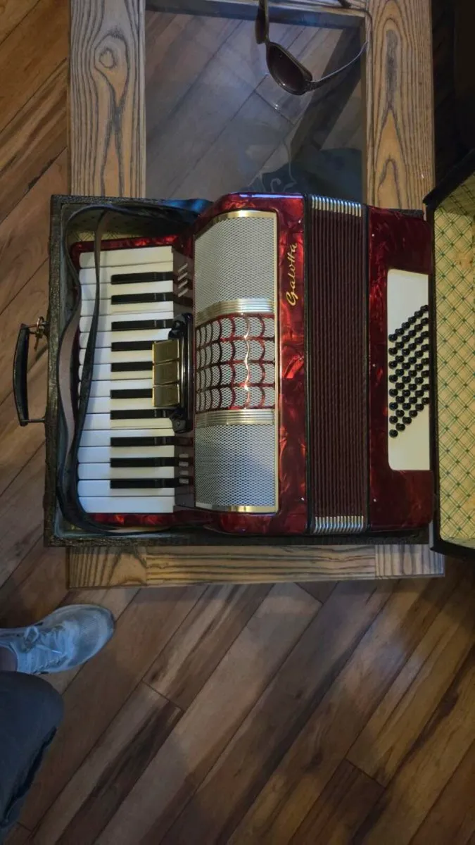 Piano accordion - Image 1