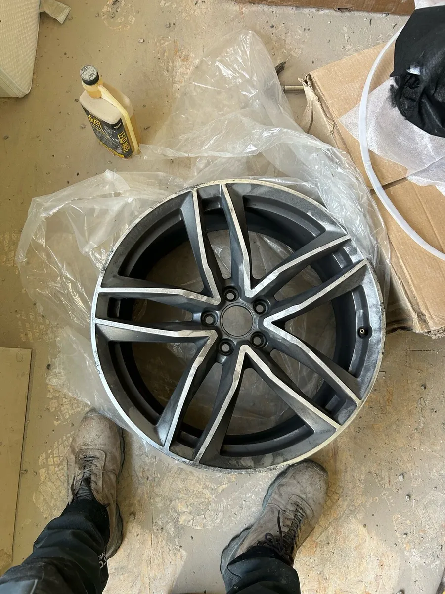 Audi s8 alloys 2016 - Image 1