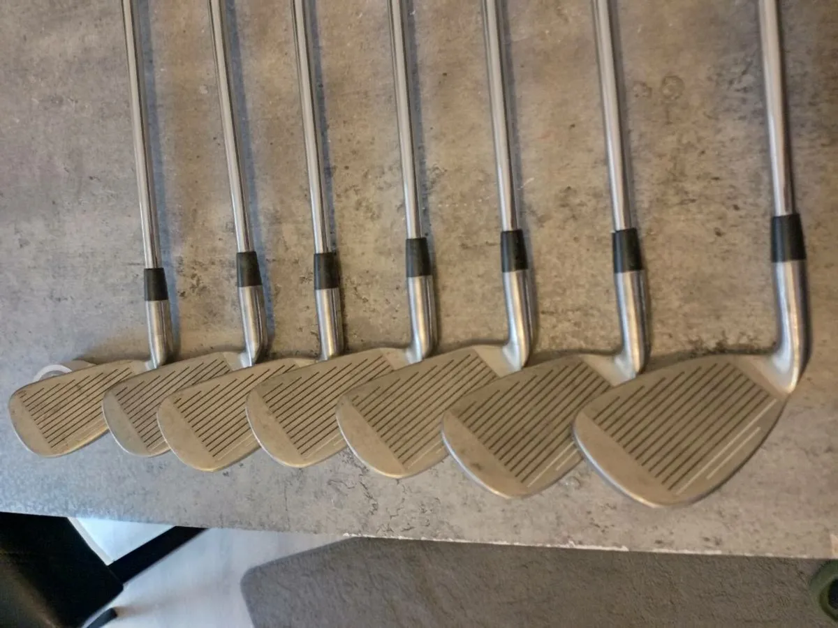 Dunlop golf irons. Right handed clubs. - Image 3