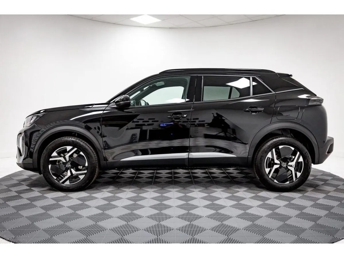 Peugeot 2008 Allure Hybrid Auto 145HP - Image 4