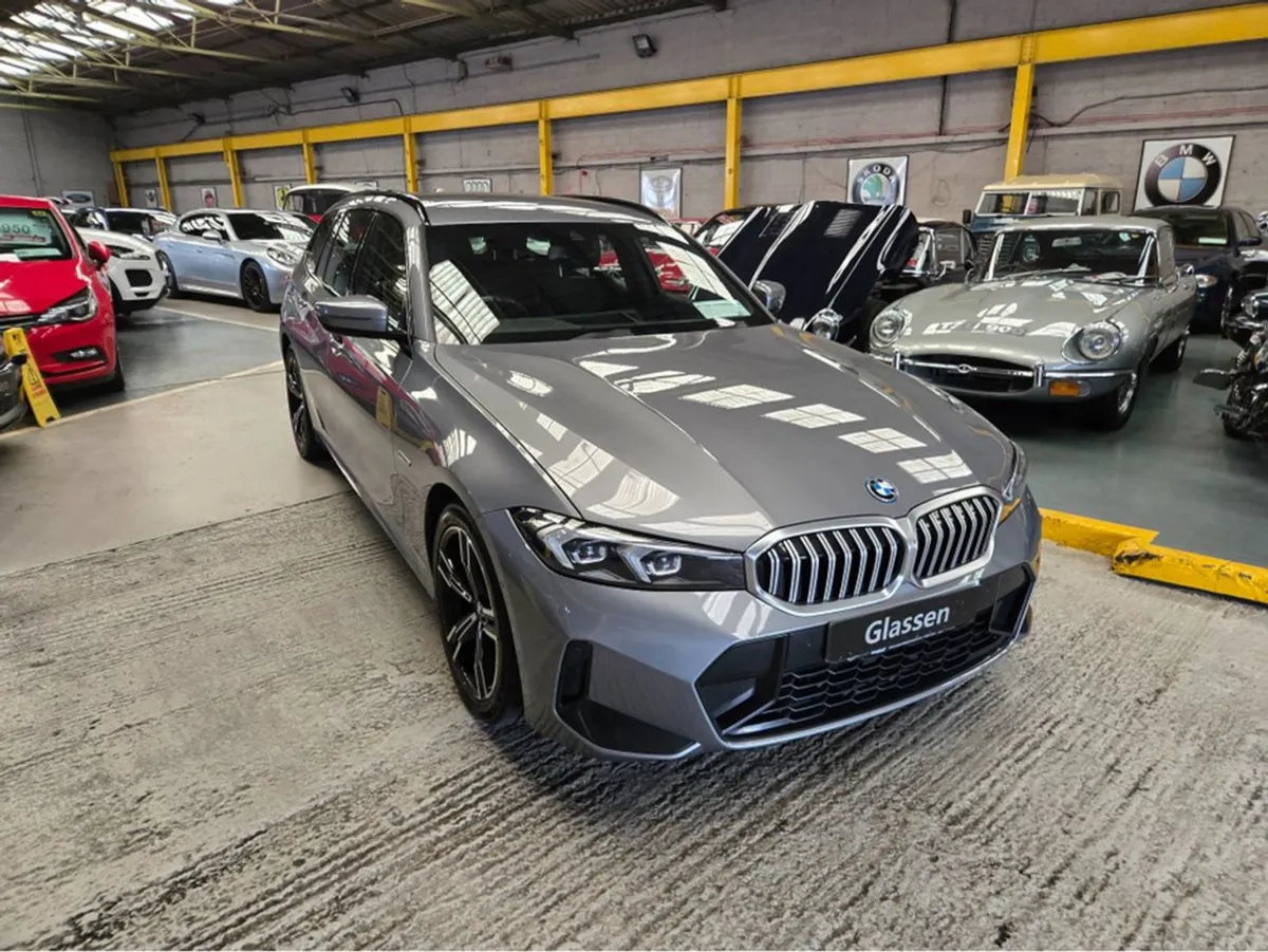 BMW 3 Series M Sport Auto// DEC 22 (reg) Stunning - Image 4