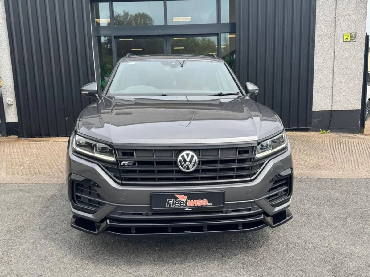 Volkswagen Touareg 3.0 TDI V6 R-line Tech SUV 5dr - Image 2