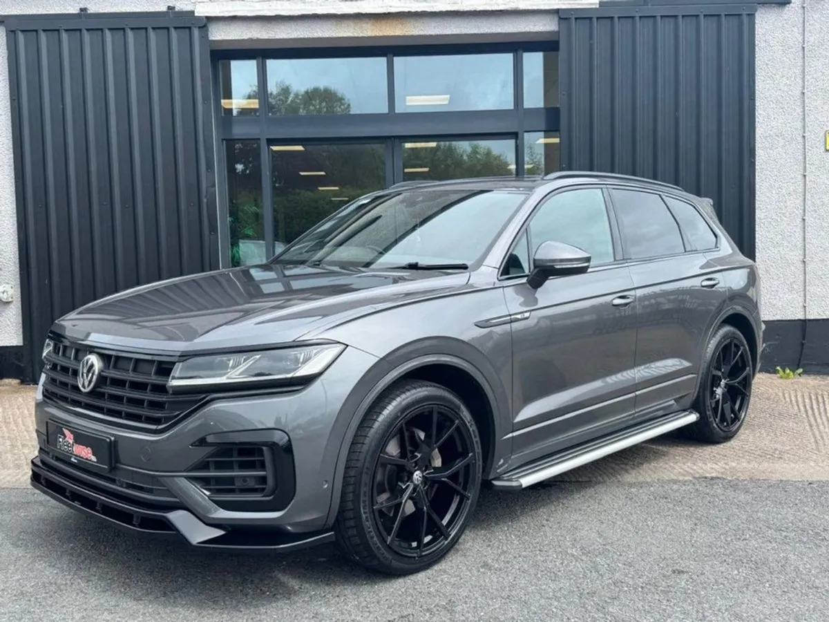 Volkswagen Touareg 3.0 TDI V6 R-line Tech SUV 5dr - Image 3