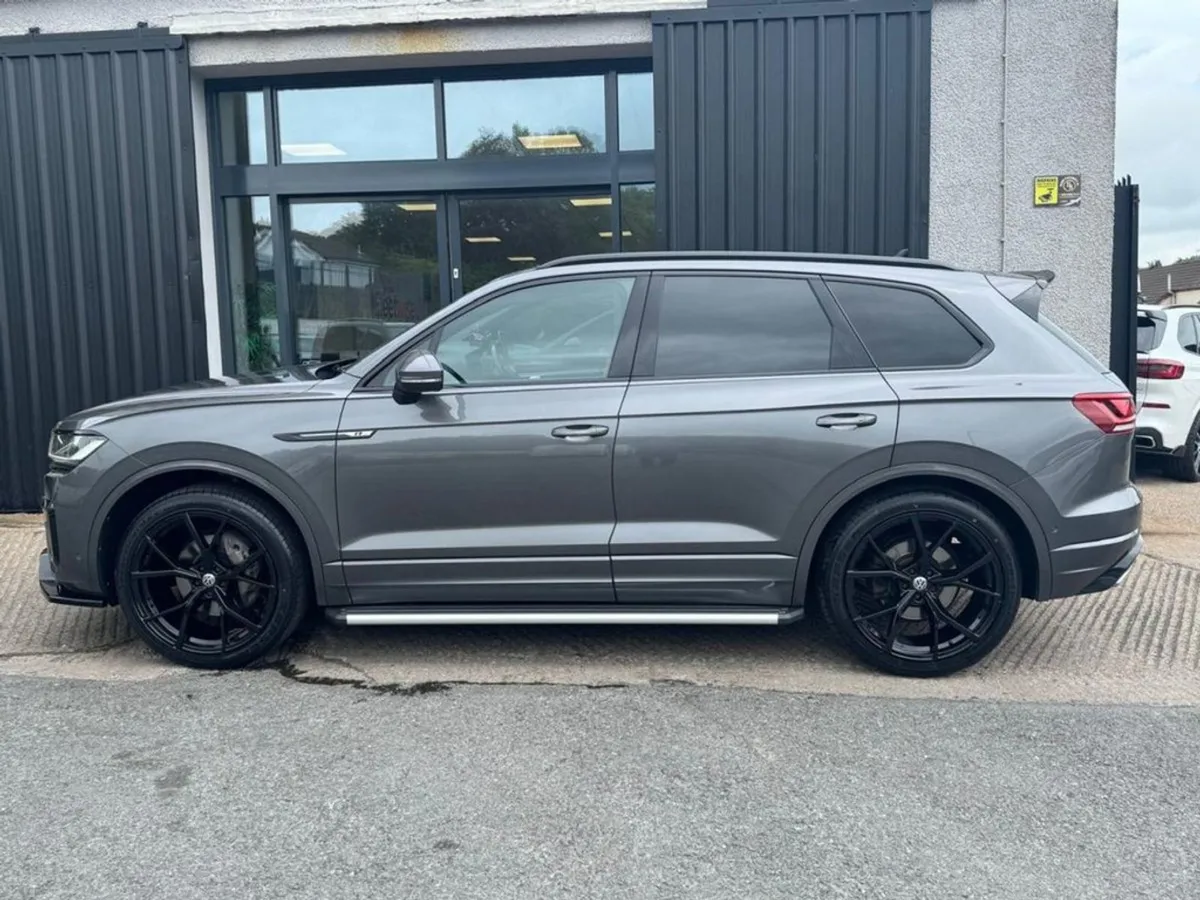 Volkswagen Touareg 3.0 TDI V6 R-line Tech SUV 5dr - Image 4