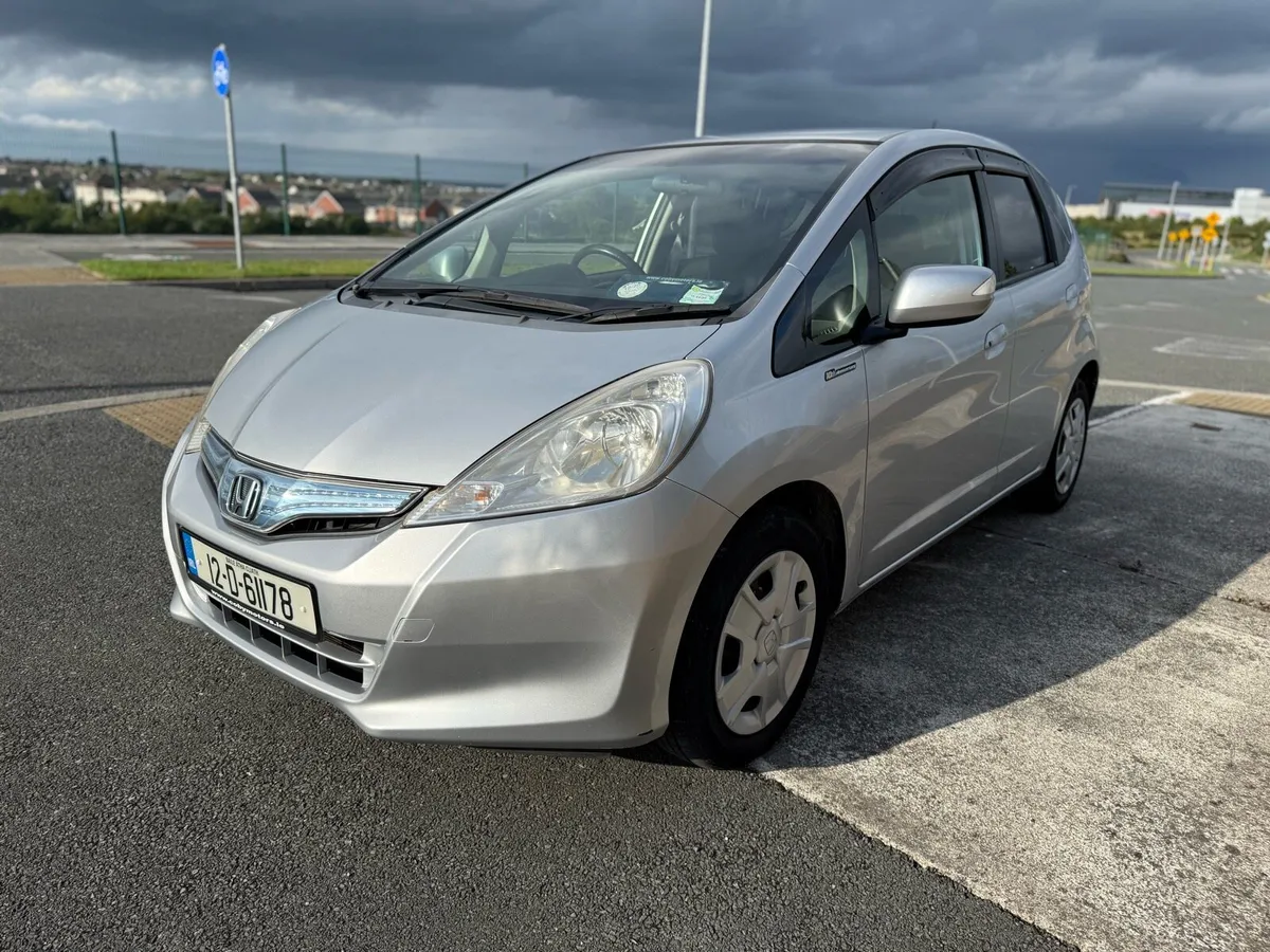 2012 Honda Fit Jazz Hybrid Automatic low Mileage - Image 4