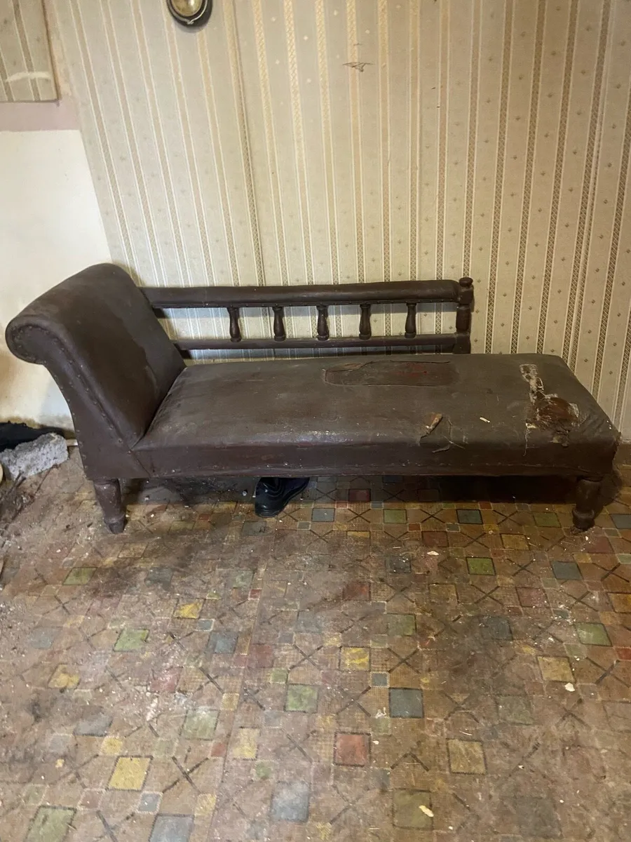 Antique Chaise lounge - Image 1