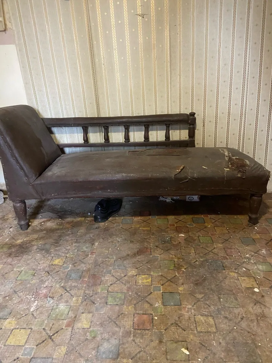 Antique Chaise lounge - Image 3