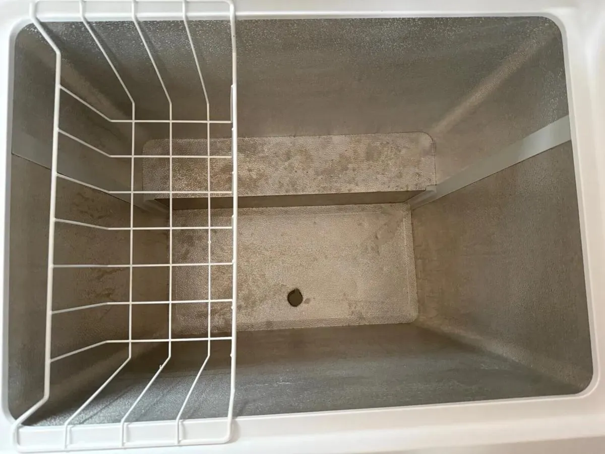Indesit Chest Freezer 202L - Image 4