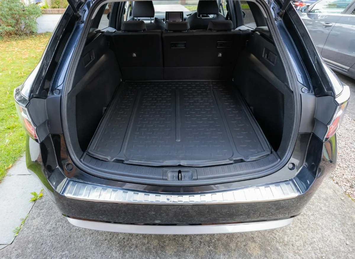 Toyota Corolla HYBRID SOL 1.8 - Image 2