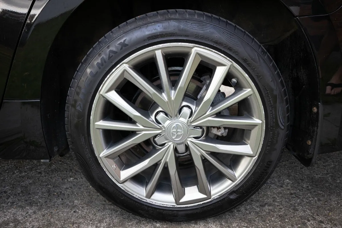 Toyota Corolla HYBRID SOL 1.8 - Image 3