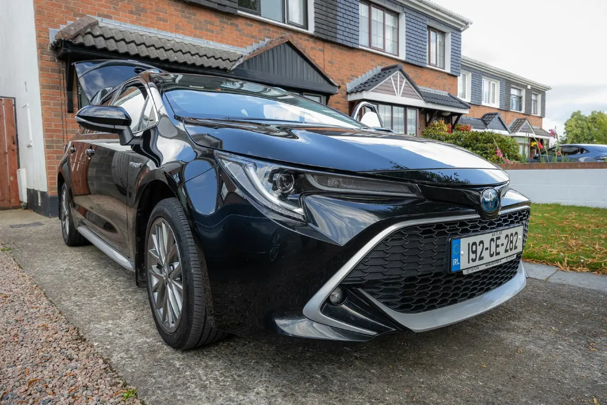 Toyota Corolla HYBRID SOL 1.8 - Image 1