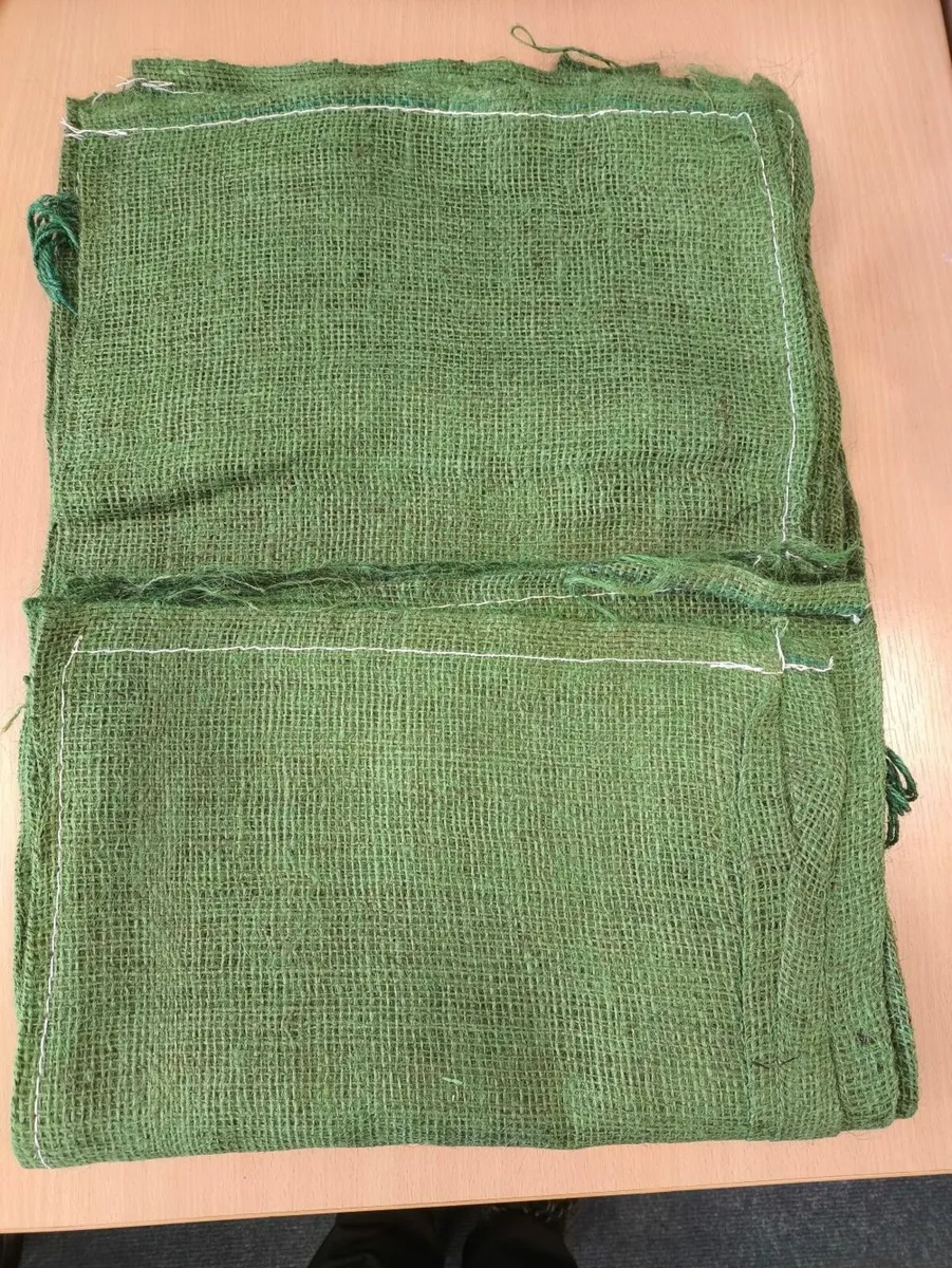 Sandbags Rotproof Hessian 33cm x 76cm - pack of 10 - Image 2