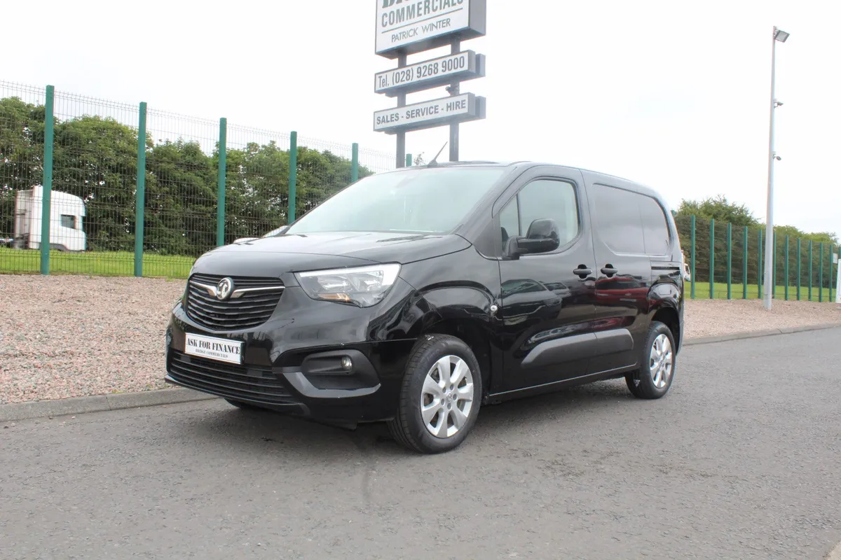 2021 Vauxhall Combo 2000 L1 Griffin - Image 1