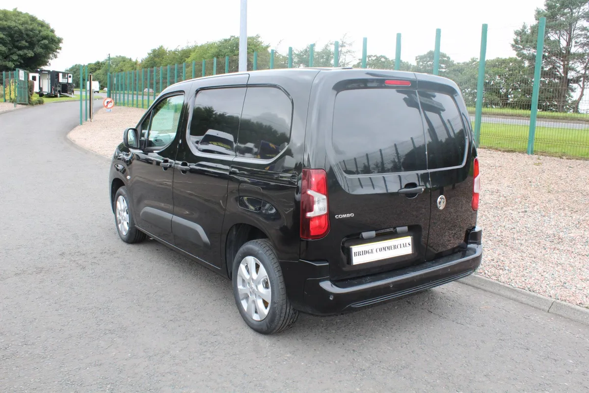 2021 Vauxhall Combo 2000 L1 Griffin - Image 2