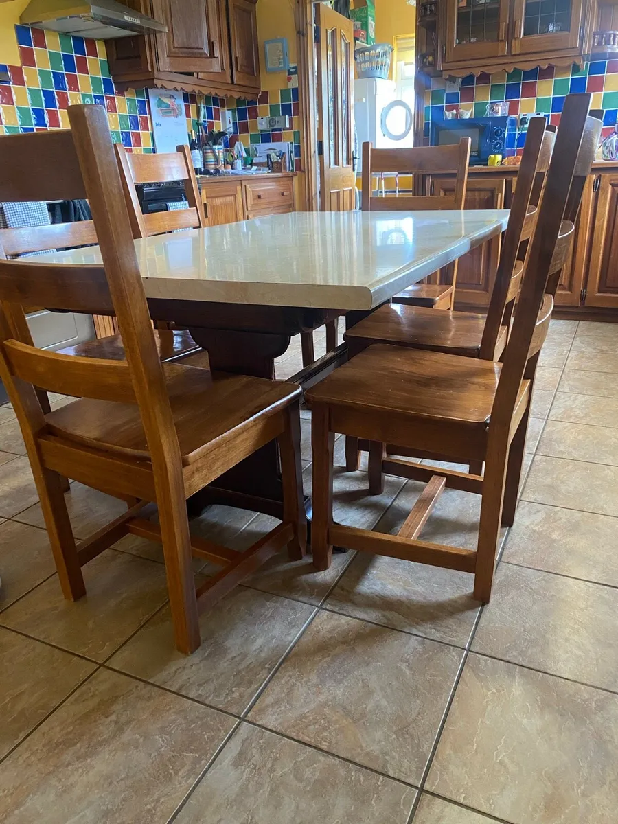 Table and six chairs - Image 1