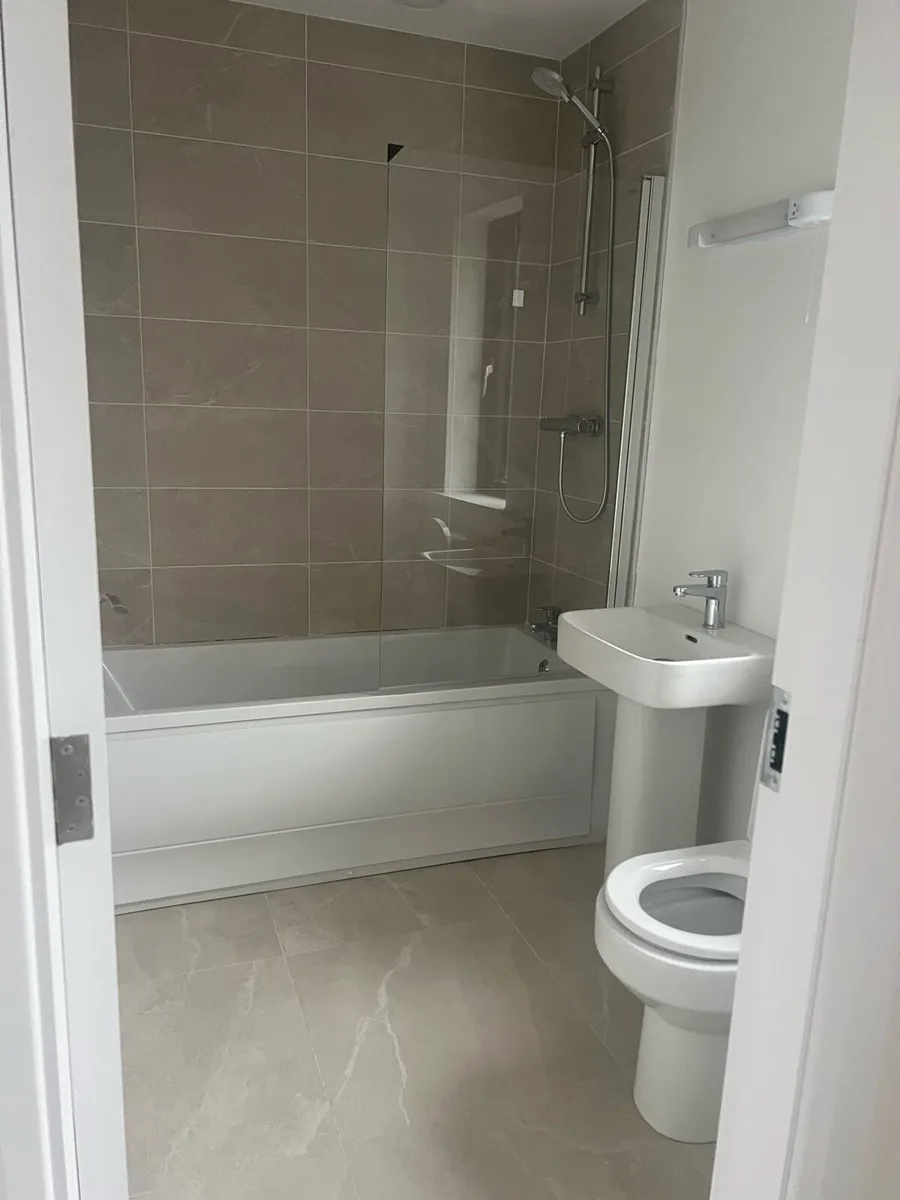 Sonas sink and full pedestal - Image 2