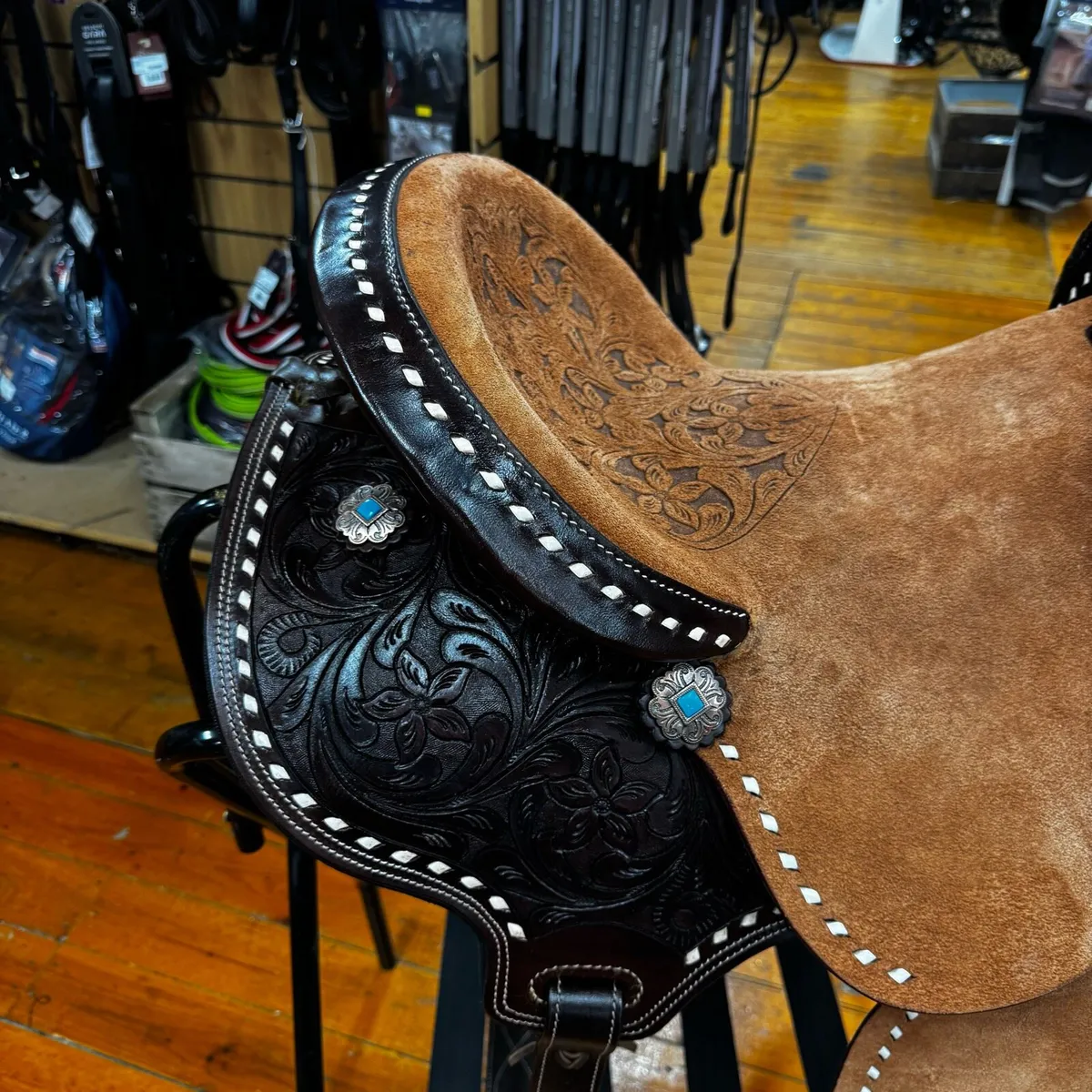 NEW HANDCARVED LEATHER WESTERN SADDLE - Image 2