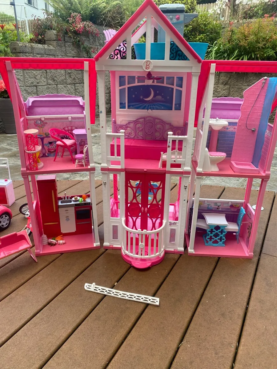 Barbie house - Image 1