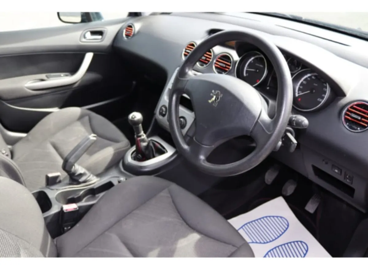 Peugeot 308 - Image 2