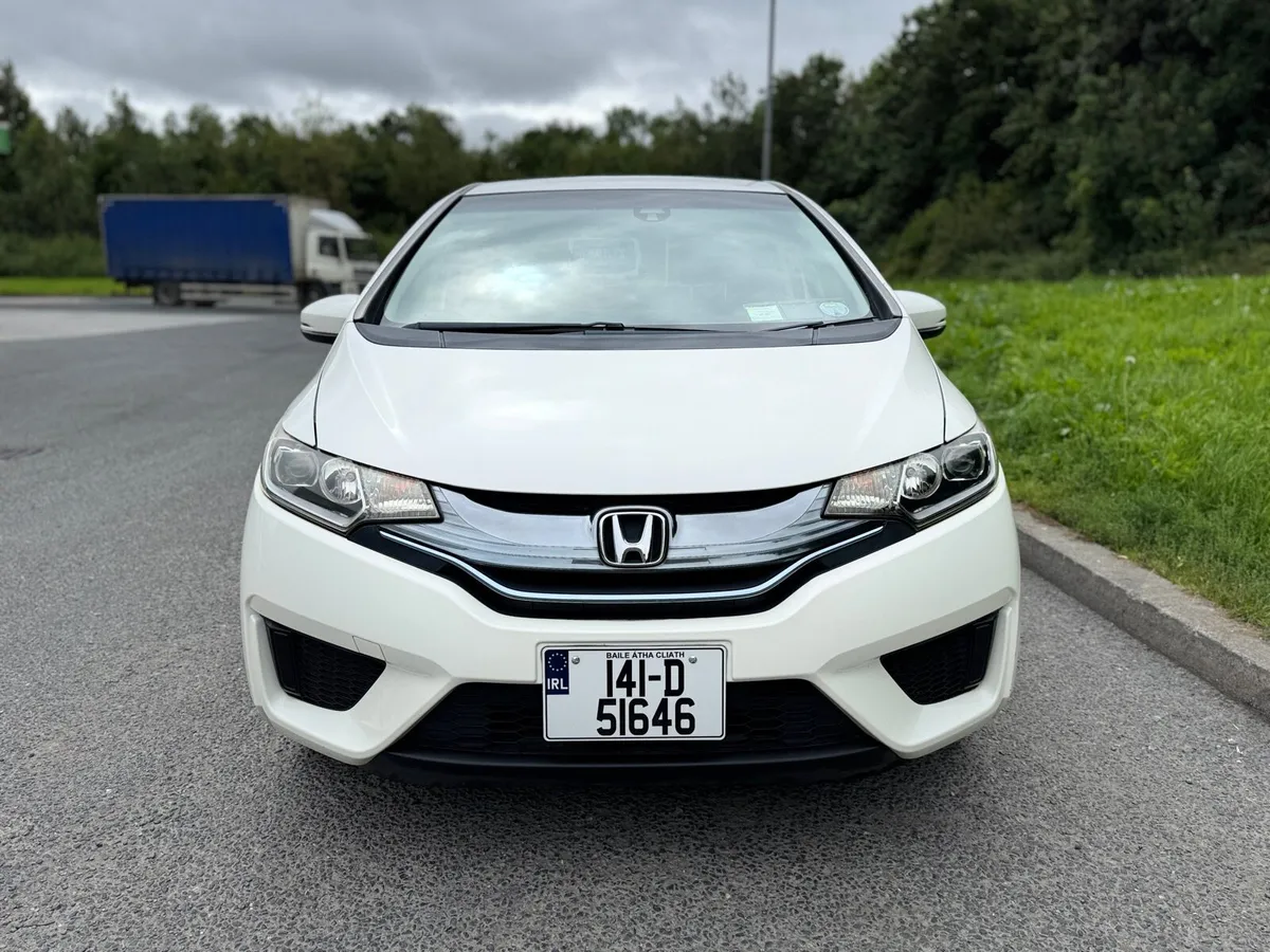 2014 HONDA FIT. NEW NCT. LEATHER. AUTO 1.5L HYBRID - Image 2