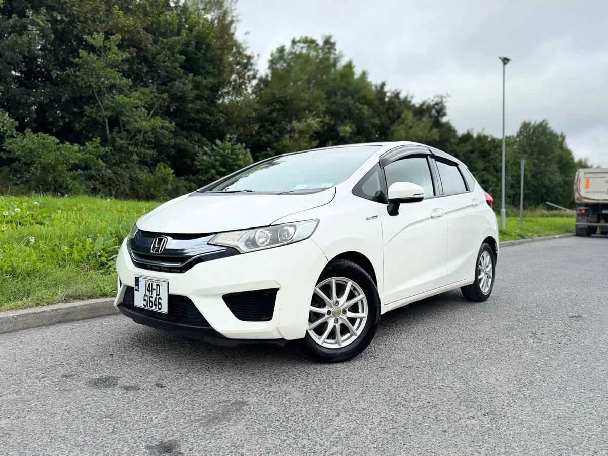 2014 HONDA FIT. NEW NCT. LEATHER. AUTO 1.5L HYBRID - Image 3