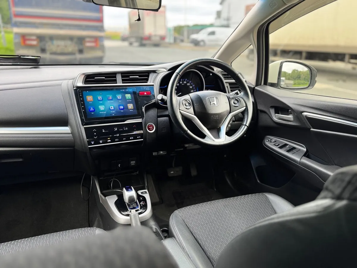 2014 HONDA FIT. NEW NCT. LEATHER. AUTO 1.5L HYBRID - Image 4