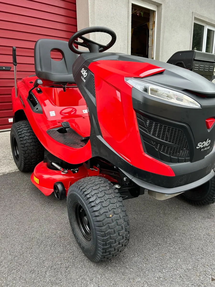 Solo Ride on Lawnmower - Image 1