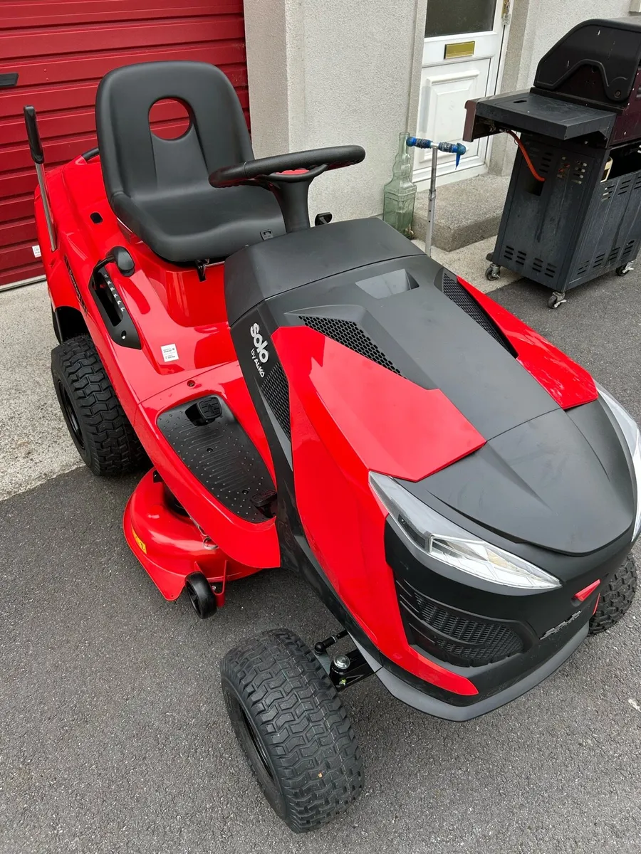 Solo Ride on Lawnmower - Image 3
