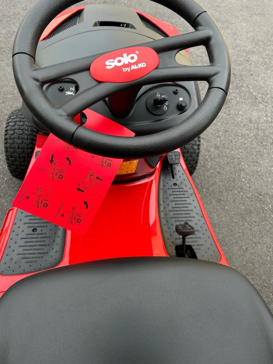 Solo Ride on Lawnmower - Image 4